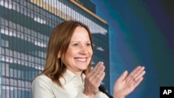 Otomotiv firması General Motors'un CEO'su Mary Barra, geçen yıl 27,8 milyon dolar maaş ve ikramiye kazandı.